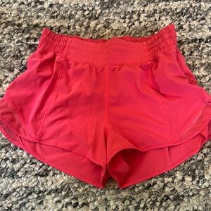 LULULEMON HOTTIE HOT melon colored shorts / womens size 4 or 6